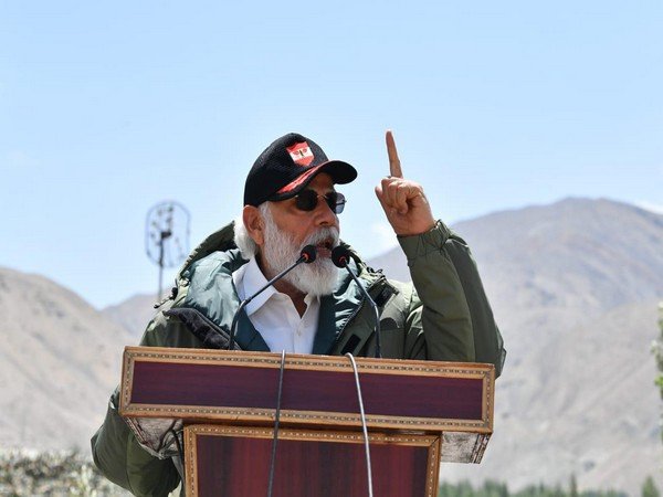Photo of PM visits Nimu in Ladakh to interact with Indian troops