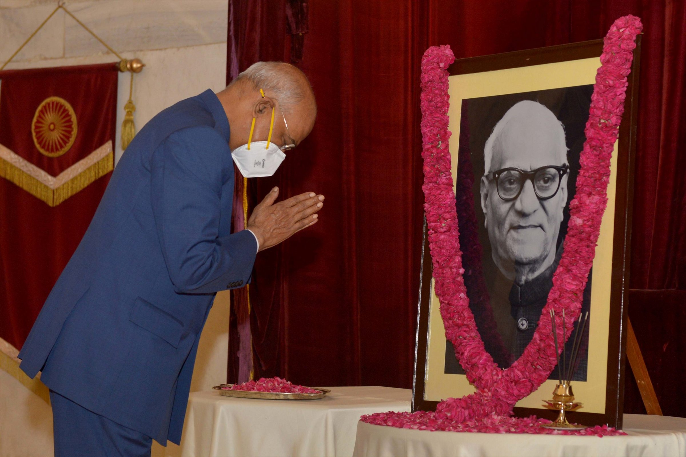 President of India pays floral tributes to Shri V.V. Giri on his Birth Anniversary