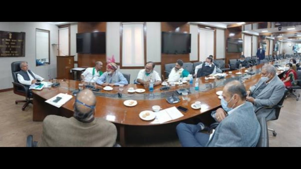 The All India Kisan Coordination Committee Members submit a memorandum to Agriculture Minister in favour of the Farm Acts -India press release.