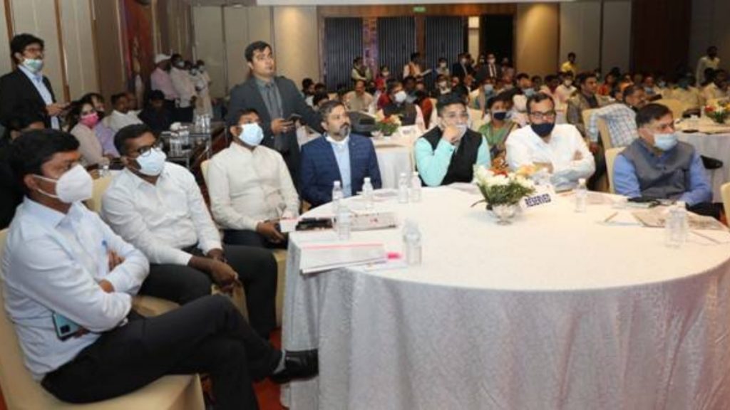 Shri Tomar addresses the summit on ‘Agriculture and Food Processing Opportunities in Madhya Pradesh'