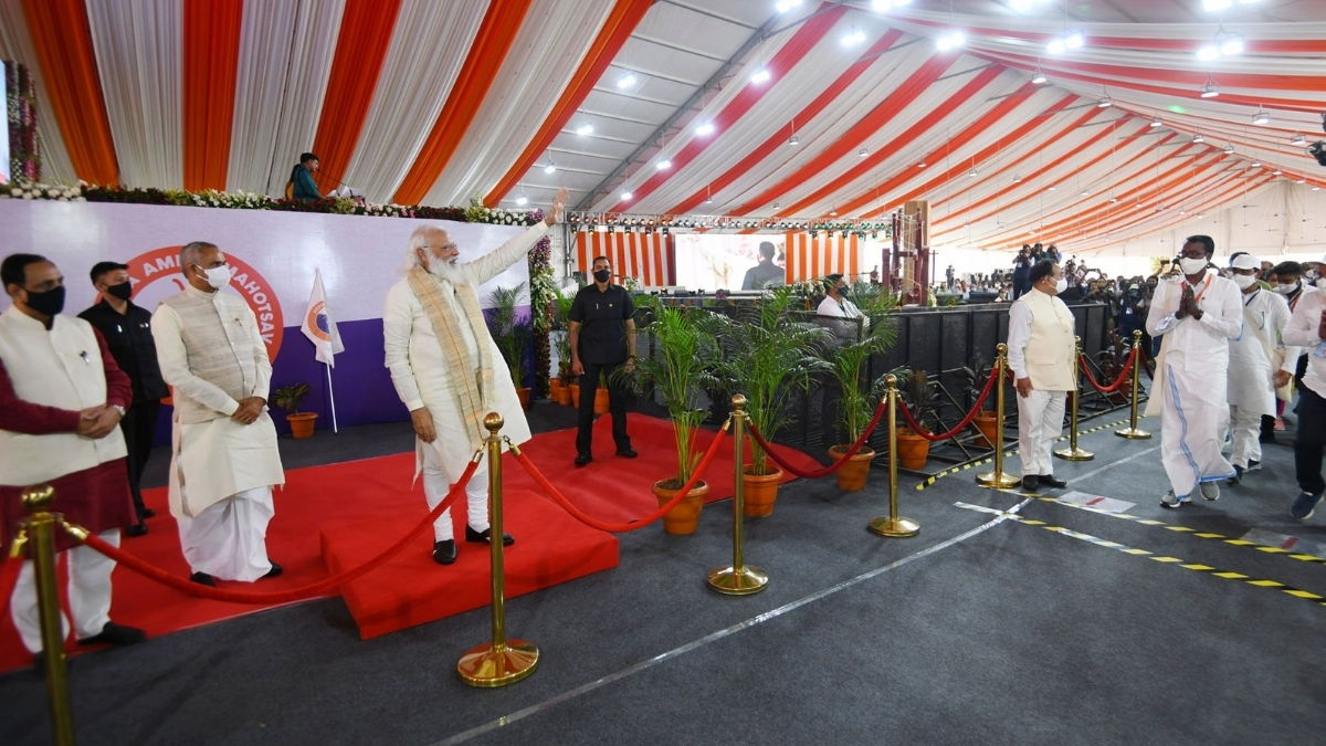 Prime Minister inaugurates Azadi ka Amrit Mahotsav from Sabarmati Ashram; flags off Dandi Padyatra