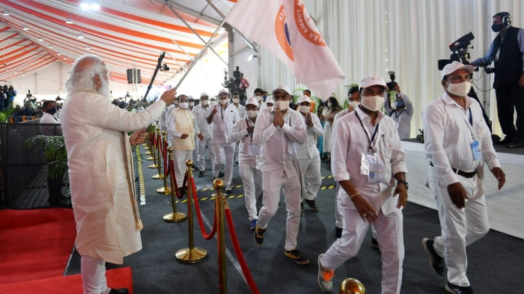 Prime Minister inaugurates Azadi ka Amrit Mahotsav from Sabarmati Ashram; flags off Dandi Padyatra