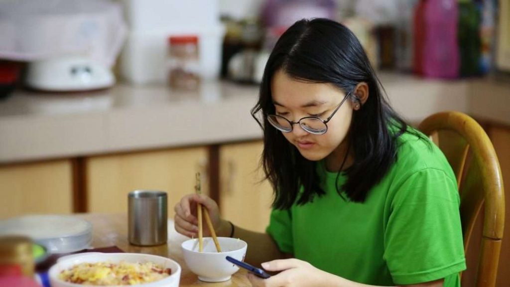 COVID-19 lockdowns linked to rising in eating disorder symptoms