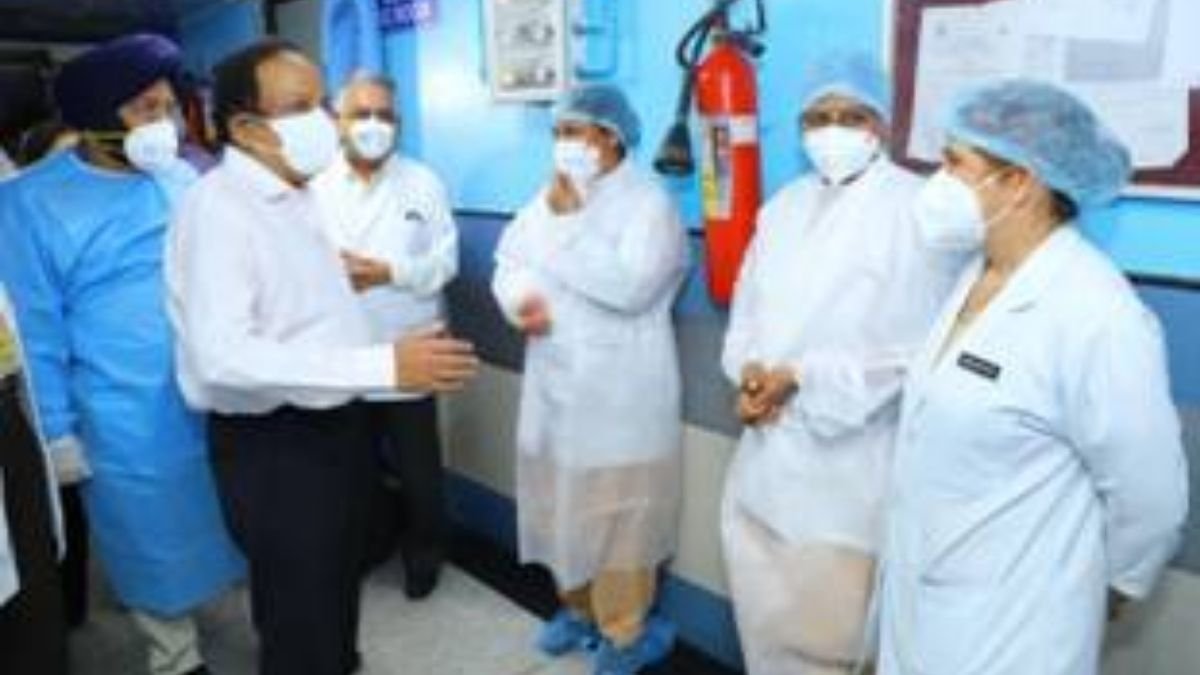 Union Health Minister Dr. Harsh Vardhan reviews COVID19 management Preparedness at Dr. RML Hospital, New Delhi