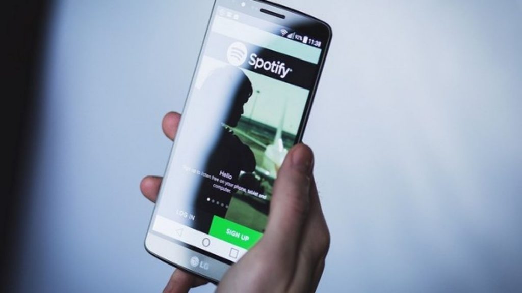 Spotify's new update now allows users to share a specific part of podcasts