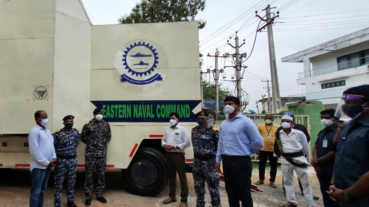Indian Navy Provides 'Oxygen on Wheels' to Palasa COVID Care Centre v