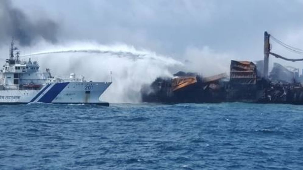 Photo of Relentless efforts by the Indian Coast Guard to control the fire onboard MV X-Press Pearl