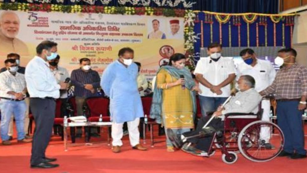 Shri Thaawarchand Gehlot announces the establishment of five ’Divyangta Khel Kendras’ in different parts of the country