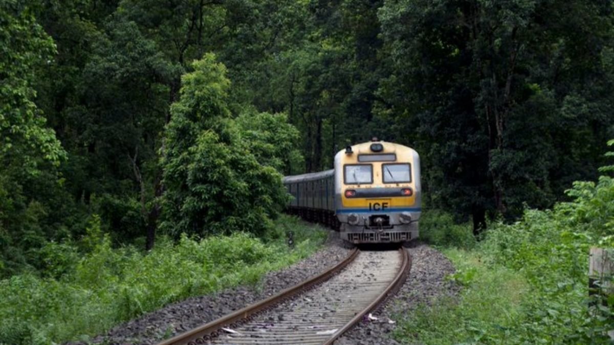 Allotment of 5 MHz spectrum in 700 MHz bands to Indian Railways