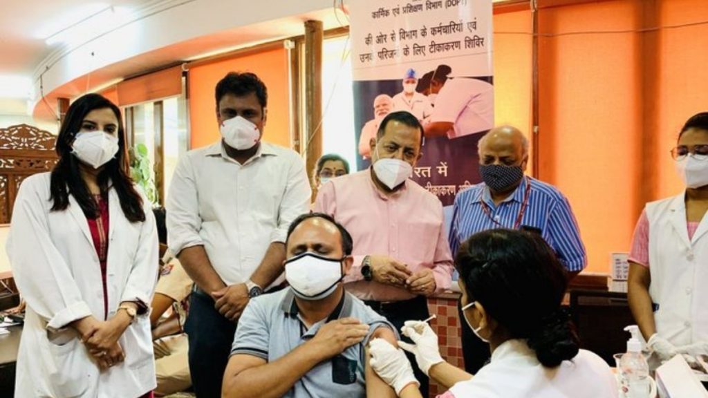 Union Minister Dr. Jitendra Singh visits special vaccination camp organized by Department of Pensions at CSOI, Chanakyapuri