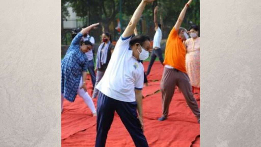 Dr. Harsh Vardhan marks International Day of Yoga by performing Yoga with the people of Delhi