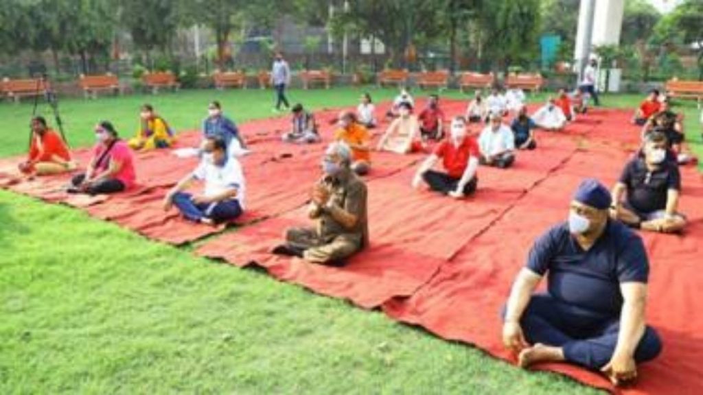 Dr. Harsh Vardhan marks International Day of Yoga by performing Yoga with the people of Delhi