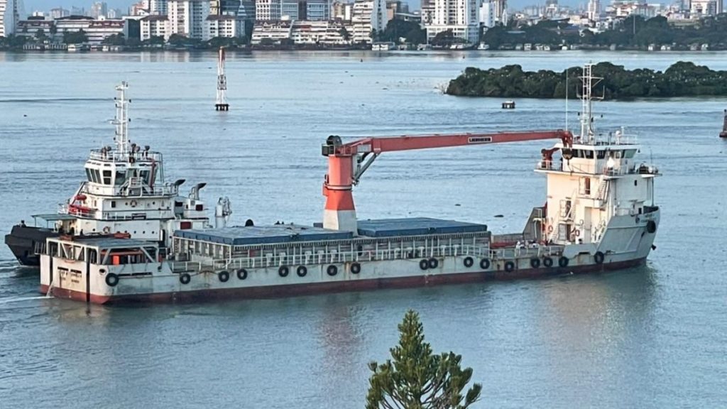 Inauguration of the Loading Operation on Maiden Voyage of Coastal Shipping Service “Green Freight Corridor-2” from Cochin Port to Beypore and Azhikkal Ports