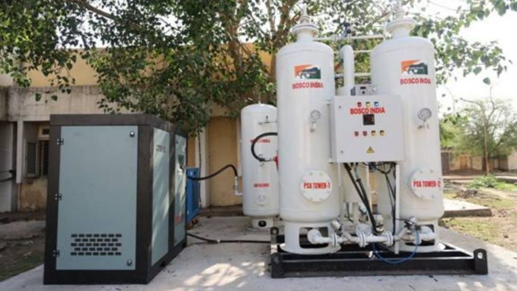 Union Minister Shri Mandaviya inaugurates Medical Oxygen Generator Unit with the copper piping network at State Government hospital, Rambaug in Kutch