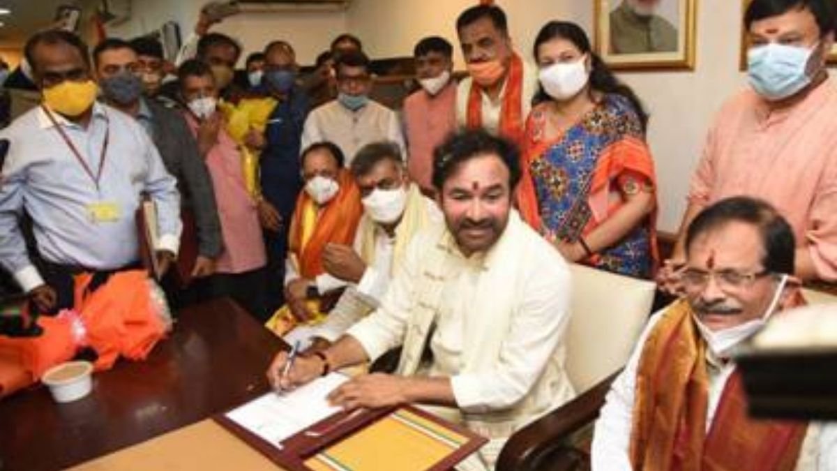 Photo of Shri G Kishan Reddy takes charge as Ministry of Tourism