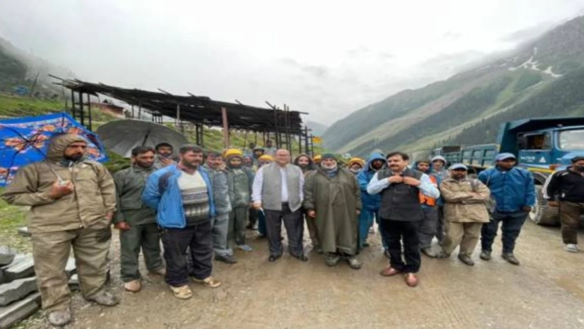 CLC reviews implementation of Labour Laws and new Labour Codes at Zojila Pass and Kargil