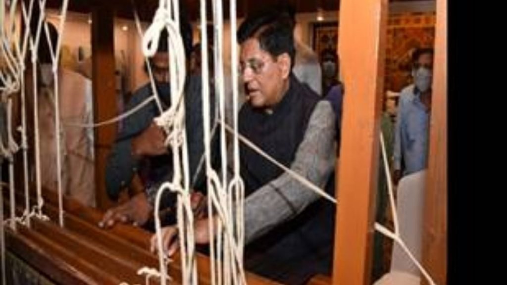 Handloom production needs to double from the present level around Rs.60000 Cr to Rs 125000 crore in 3 years - Shri Goyal 