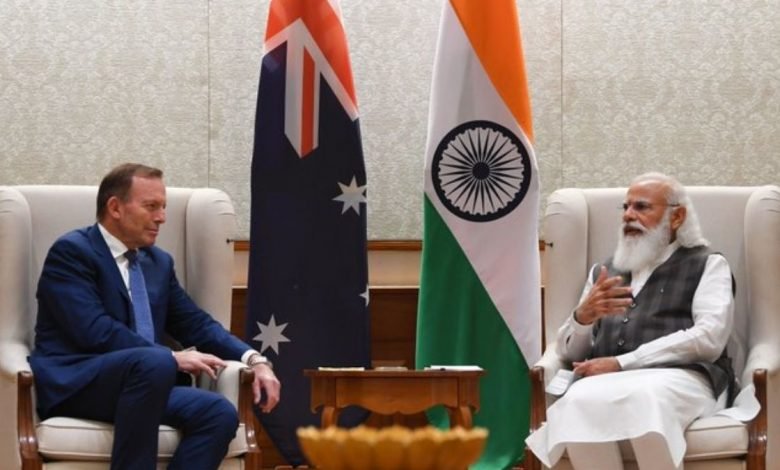 Meeting between Prime Minister Shri Narendra Modi and The Hon Tony Abbott, Australian PM’s Special Trade Envoy for India