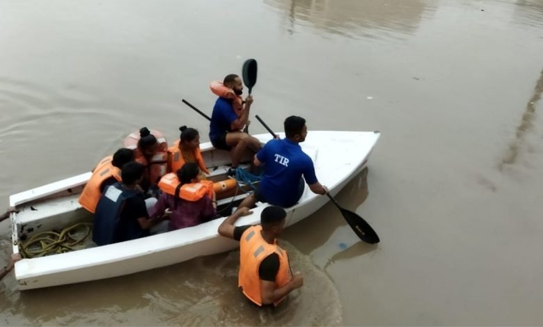 Flood Relief operation at Gujarat by Indian Navy