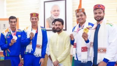 Sports Minister Shri Anurag Thakur felicitates Tokyo Paralympics medalists