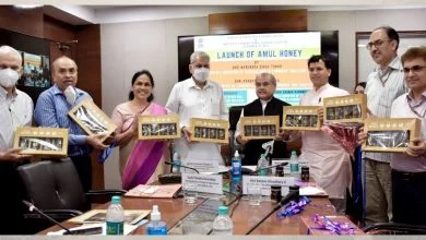 Union Minister Shri Narendra Singh Tomar launches 'Amul Honey'