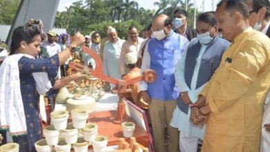 Khadi exhibition and Khadi Kareegar Sammelan inaugurated in Varanasi to strengthen artisans and traditional arts