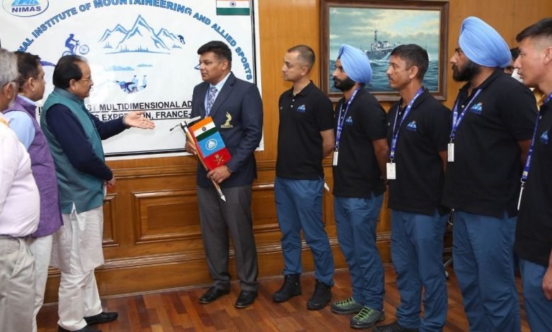 Raksha Rajya Mantri Shri Ajay Bhatt flags off NIMAS multidimensional adventure sports expedition to Europe