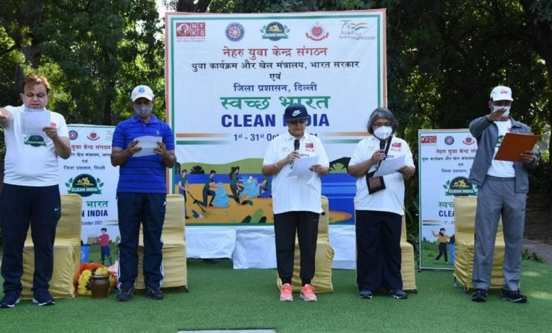 Secretary Department of Youth Affairs and Secretary Sports participate in Clean India drive at Nehru Park in Chanakyapuri today as part of a month-long nationwide Clean India campaign