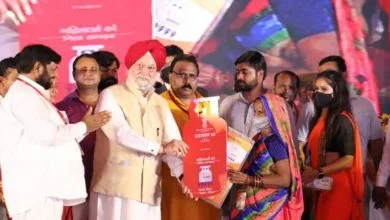Photo of Shri Hardeep Singh Puri distributes free LPG connections to poor women under PM Ujjawal Yojana at Kakori, Lucknow, Uttar Pradesh