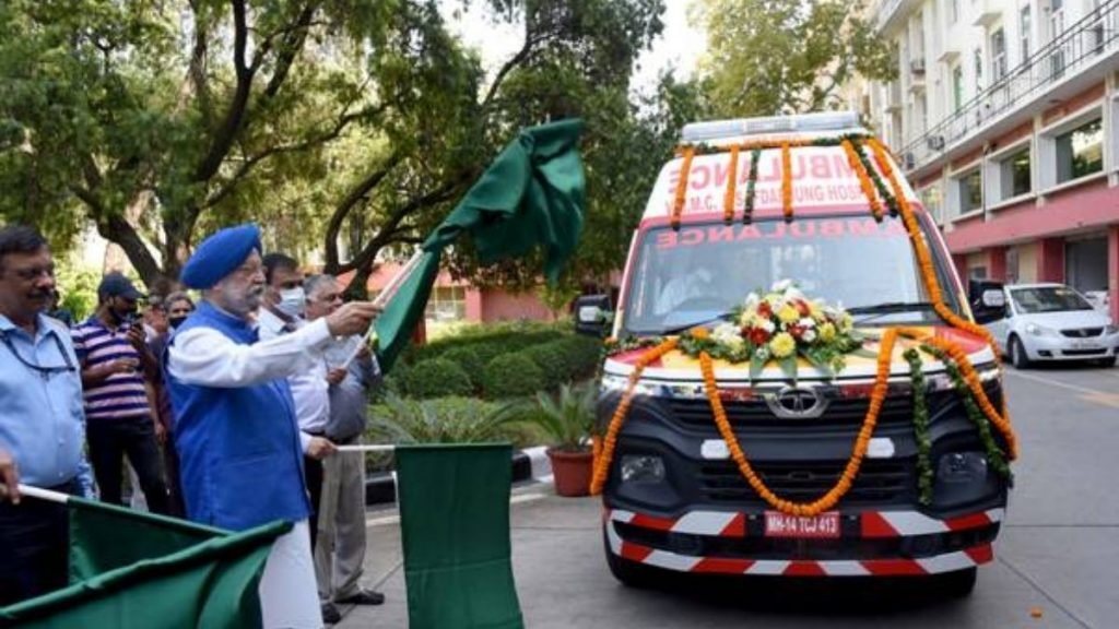 Shri Hardeep Singh Puri hands over the keys of five Ambulances to ABVIMS and Dr Ram Manohar Lohia Hospital, and VMMC and Safdarjung Hospital