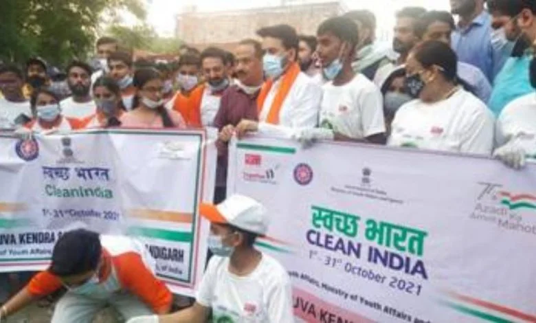 Union Minister for Youth Affairs and Sports Shri Anurag Thakur motivates youth for 'Clean India Programme'