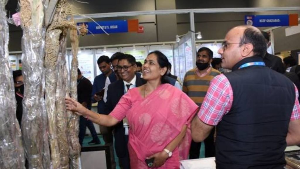 Union MoS for Agriculture Ms Shobha Karandlaje visits the stalls of the Ministry of Agriculture and Farmers Welfare at the India International Trade Fair-2021