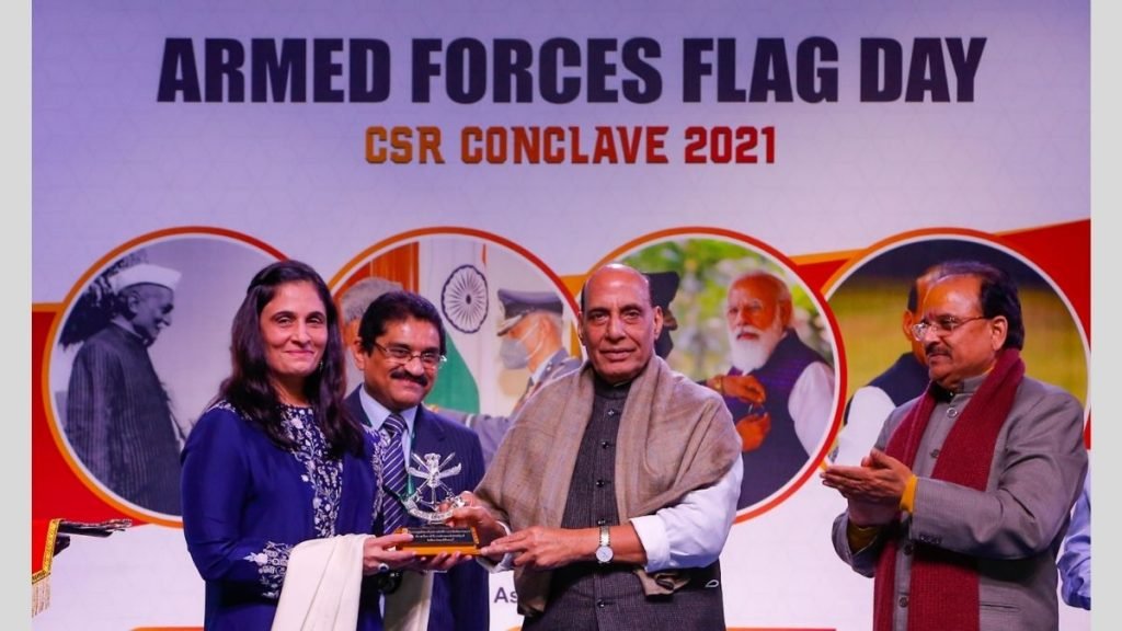 Raksha Mantri Shri Rajnath Singh felicitates prominent contributors to Armed Forces Flag Day Fund for FY 2020-21 during CSR Conclave