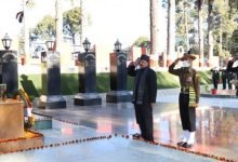 Photo of Raksha Rajya Mantri Shri Ajay Bhatt pays homage to fallen heroes at KRC War Memorial, Ranikhet