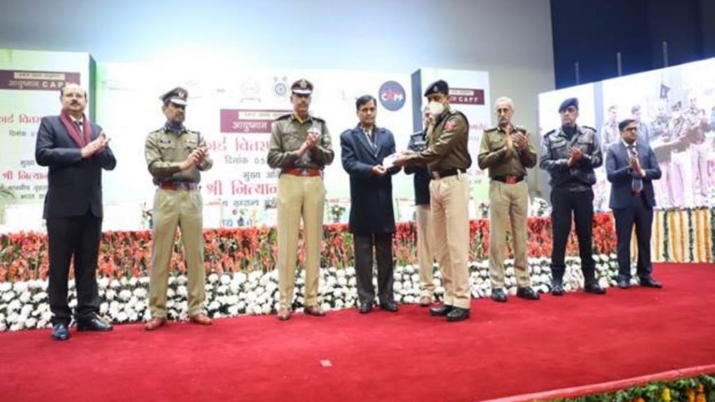 Shri Nityanand Rai distributed Ayushman CAPF cards to the last 10 personnel of each Central Armed Police Force