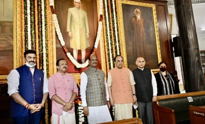 PM Pays homage to former Prime Minister, Shri Morarjibhai Desai