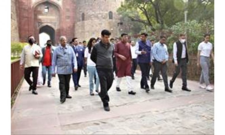 Dr Mansukh Mandaviya participates in the health heritage walk at Purana Qila in New Delhi