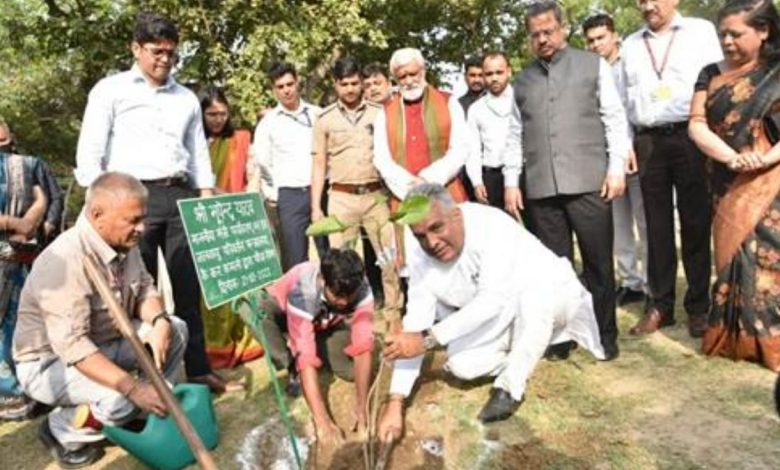 From Minister to Officials, Media to people, everyone plants together 75 saplings on International Day of Forests at National Zoological Park