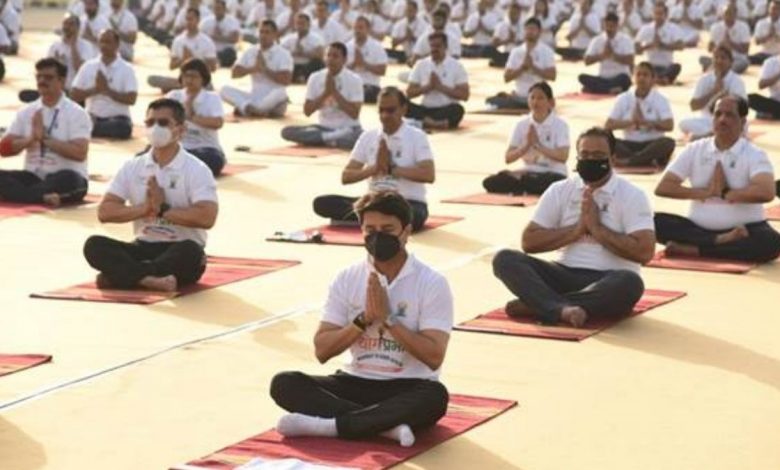 Ministry of Civil Aviation organized “Yog Prabha” at Safdarjung Airport