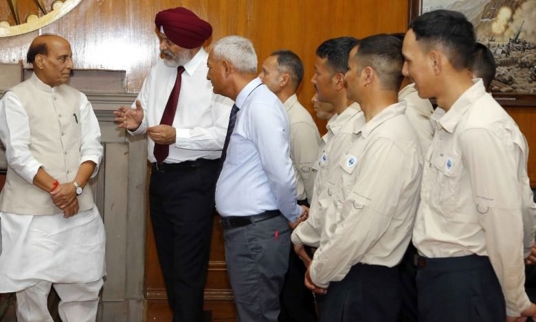 Raksha Mantri Shri Rajnath Singh interacts with the Tiranga Mountain Rescue team in New Delhi