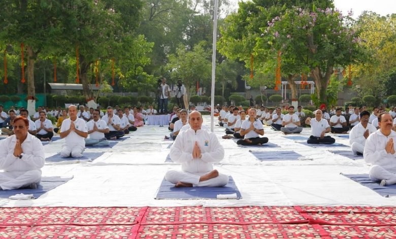 Shri Rajnath Singh attends the International Yoga Day countdown event organised by MoD in New Delhi