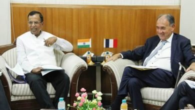 A 4-member French delegation led by the Special Representative for Bilateral Economic Relations, Mr Paul Hermelin calls on Shri Som Prakash