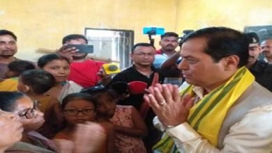Shri Sarbananda Sonowal visits the Flood Relief Camp at Nagaon, Assam to assess support to affected people