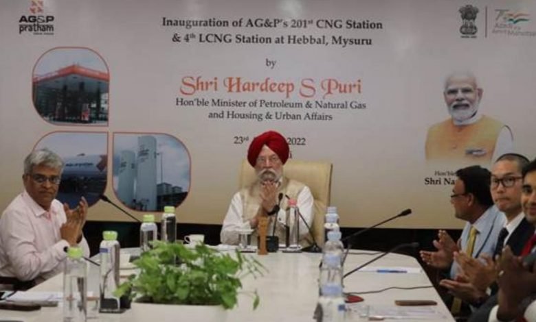 Shri Hardeep Singh Puri inaugurates CNG stations and LCNG stations at Hebbal, Mysuru