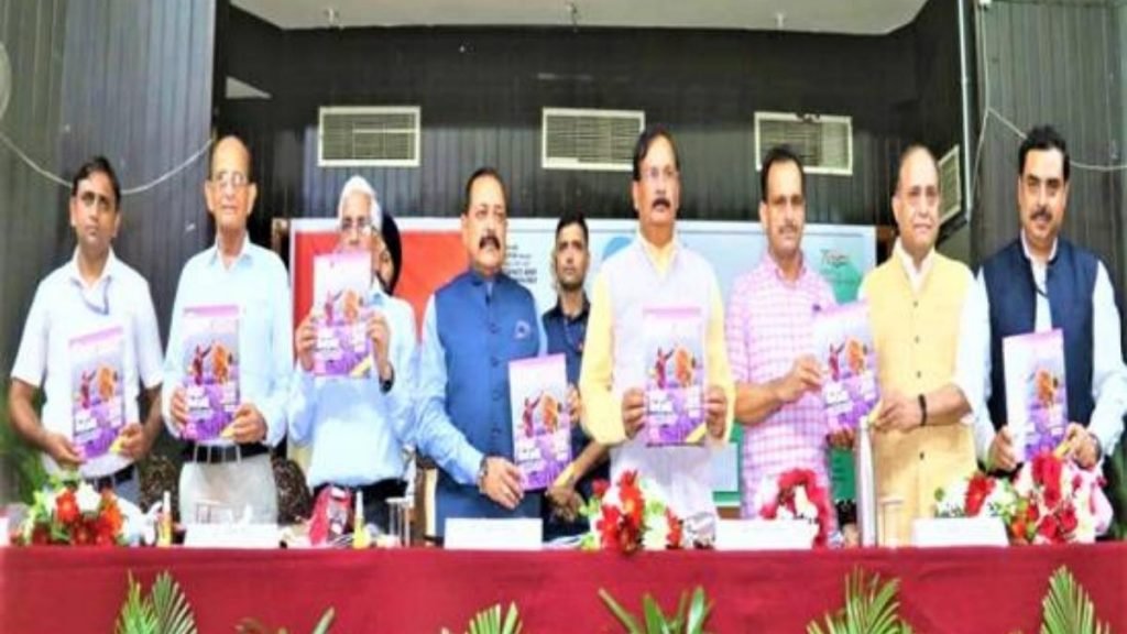Dr Jitendra Singh releases the Dogri version of the national monthly Science magazine "Vigyan Jattara” at Jammu University