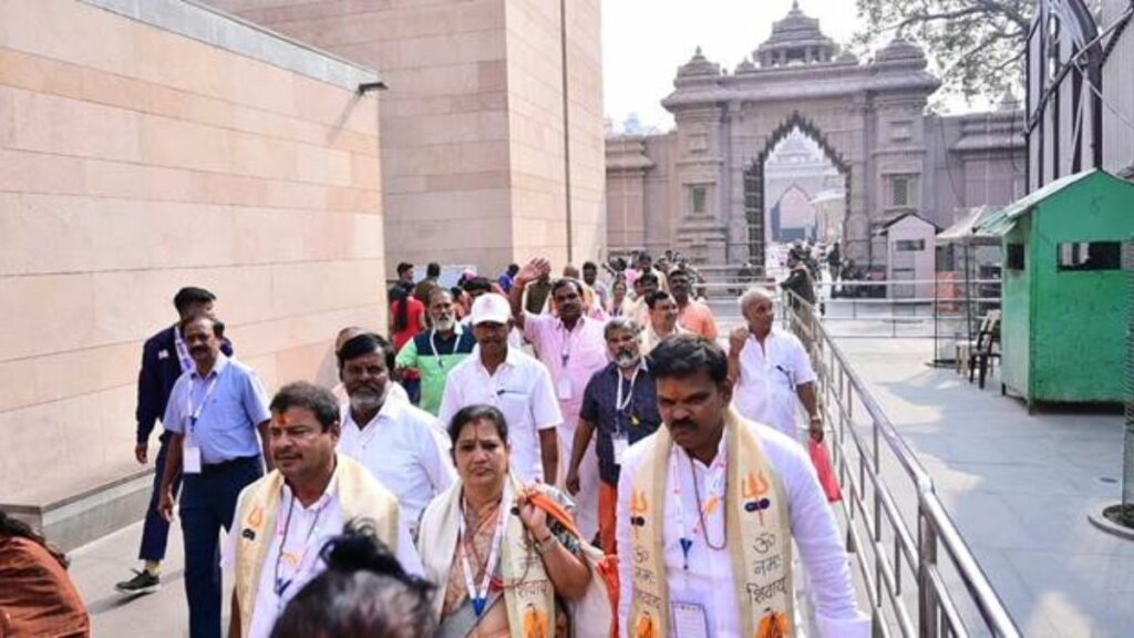 5th batch of Tamil business delegation reached Varanasi to attend ‘Kashi Tamil Sangamam’