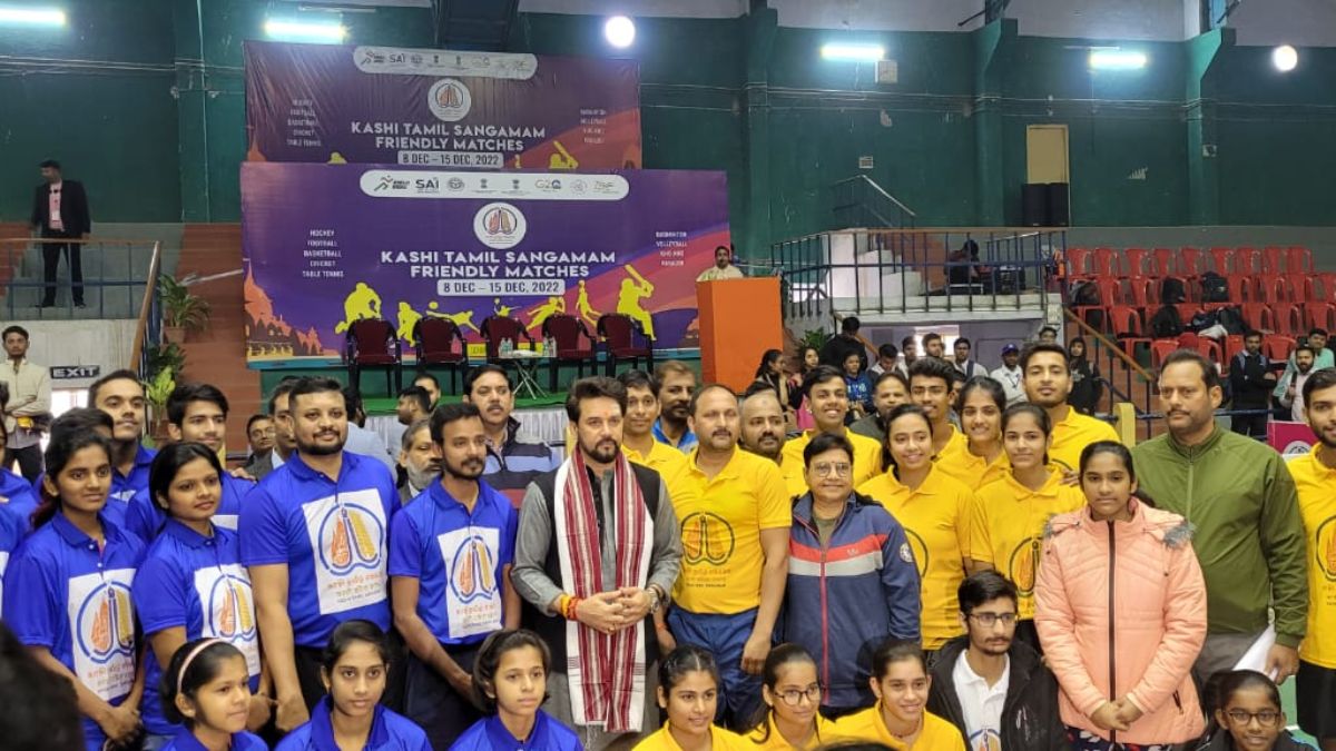 Shri Anurag Thakur inaugurates a friendly Table Tennis match in Kashi