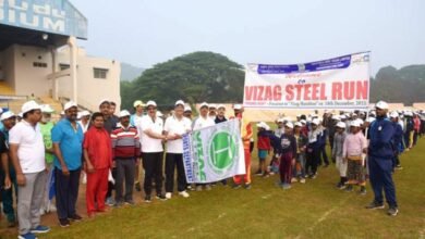 Shri Atul Bhatt, CMD, RINL, flags of the Vizag Steel Run-a 5K promo run as a precursor for the Vizag Marathon