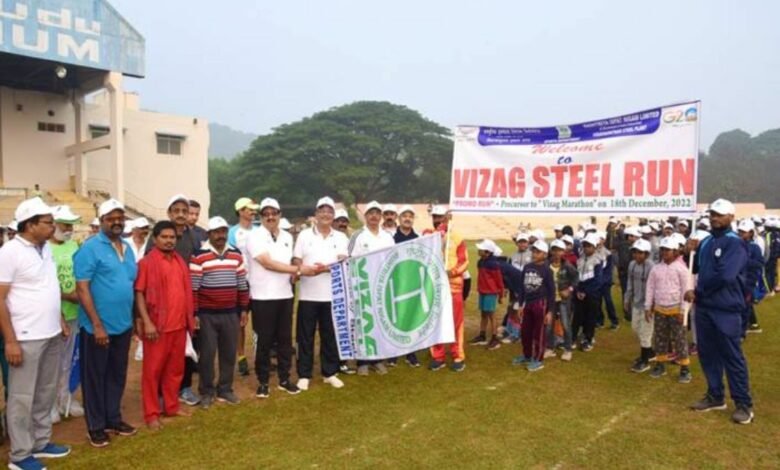 Shri Atul Bhatt, CMD, RINL, flags of the Vizag Steel Run-a 5K promo run as a precursor for the Vizag Marathon