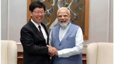 PM meets with Foxconn Chairman